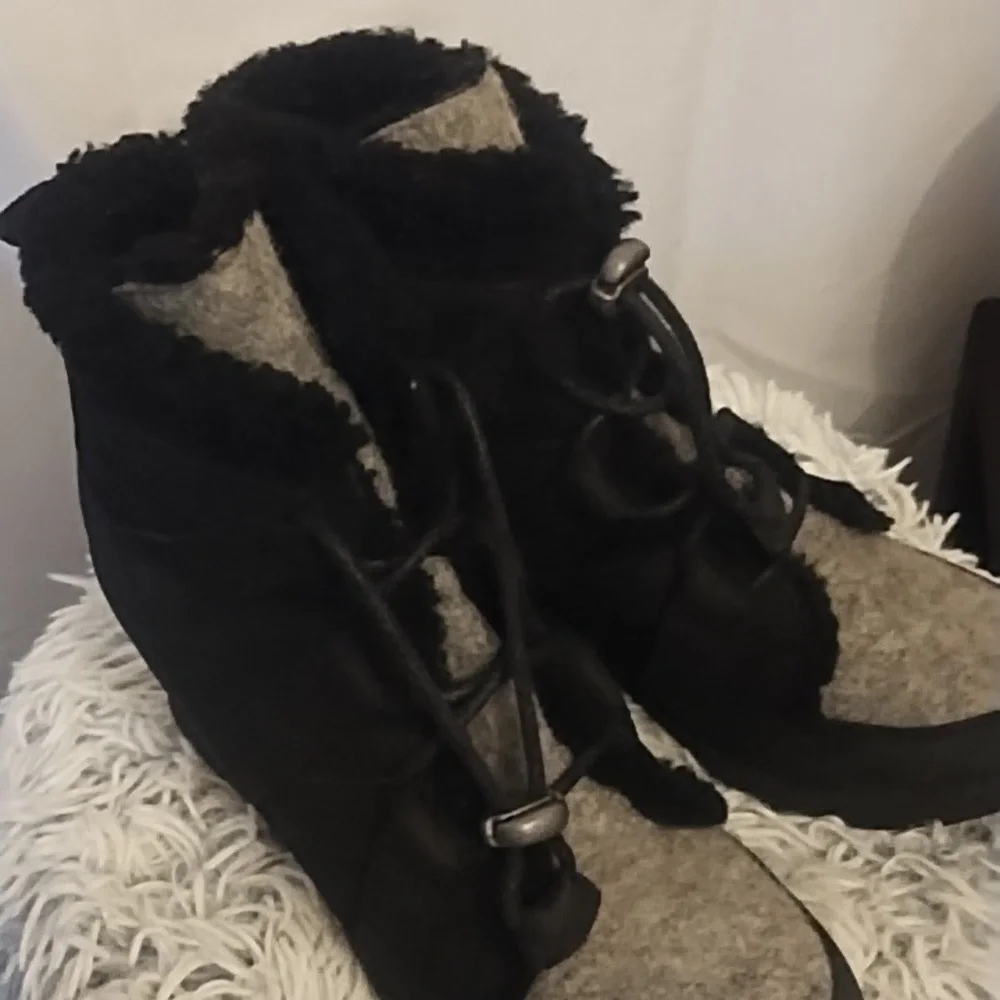 Sorel Black and Gray Winter Boots - Picture 3 of 7